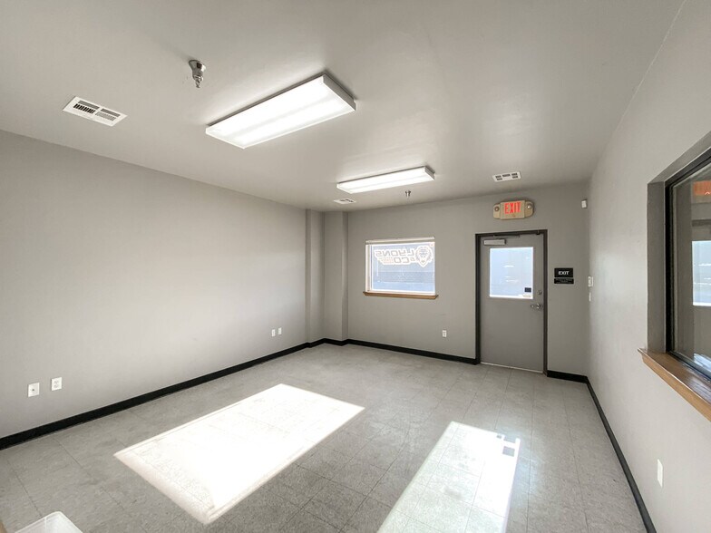 More Photos Of 7308 NW 164th St, Edmond Warehouse For Lease