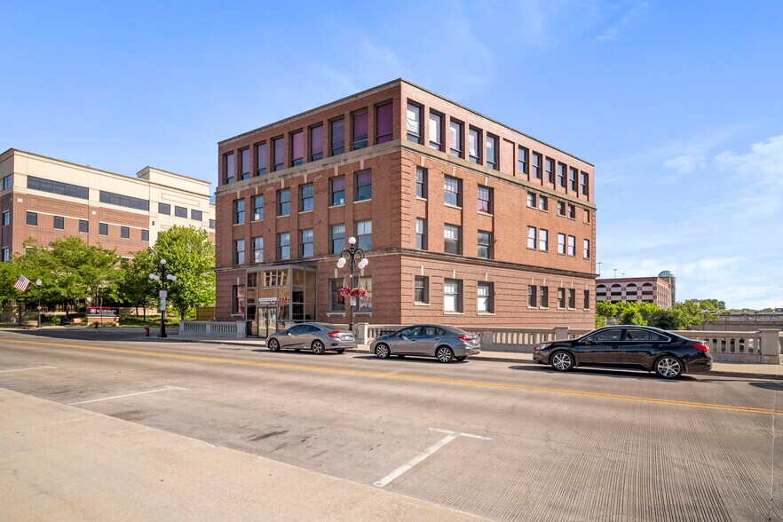 More Photos Of 31 W Downer Pl, Aurora Office For Sale