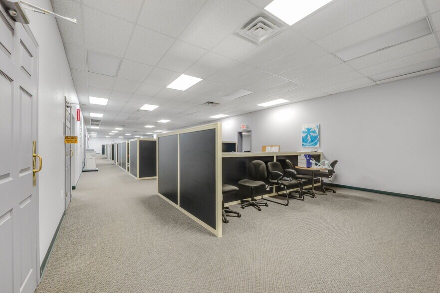 More Photos Of 2645-2655 W Central Ave, Toledo Showroom For Sale