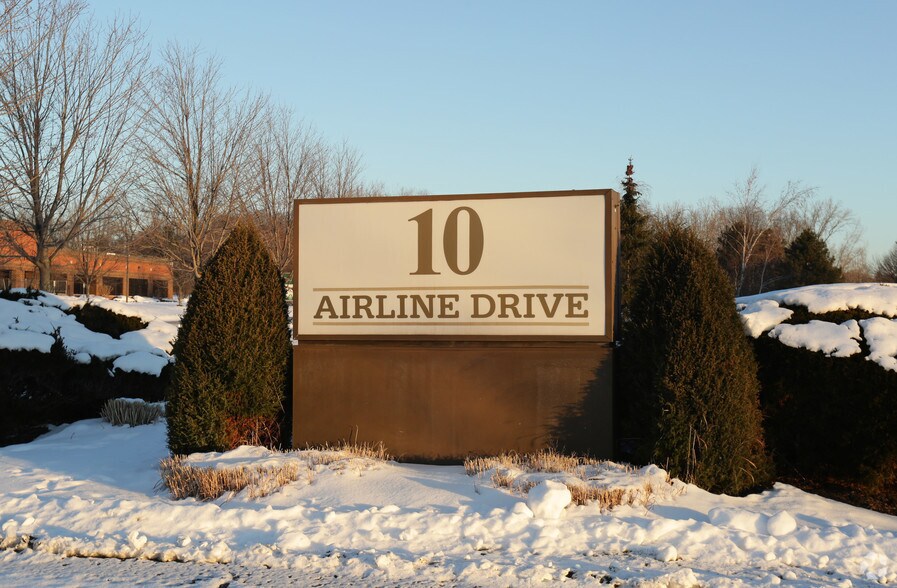 More Photos Of 10 Airline Dr, Albany Office For Lease