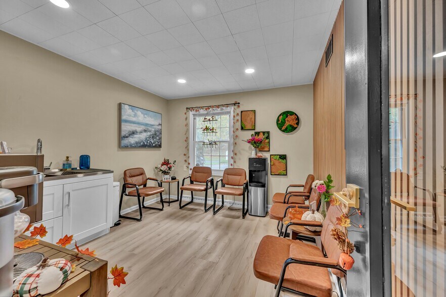 More Photos Of 172 Mount Pleasant Rd, Newtown Medical For Lease