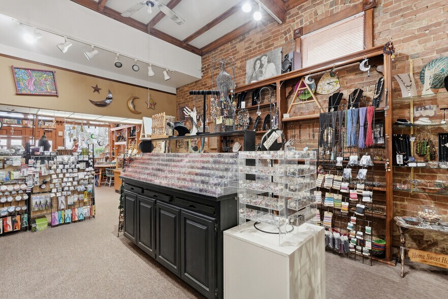 More Photos Of 65 Spring St, Eureka Springs General Retail For Sale