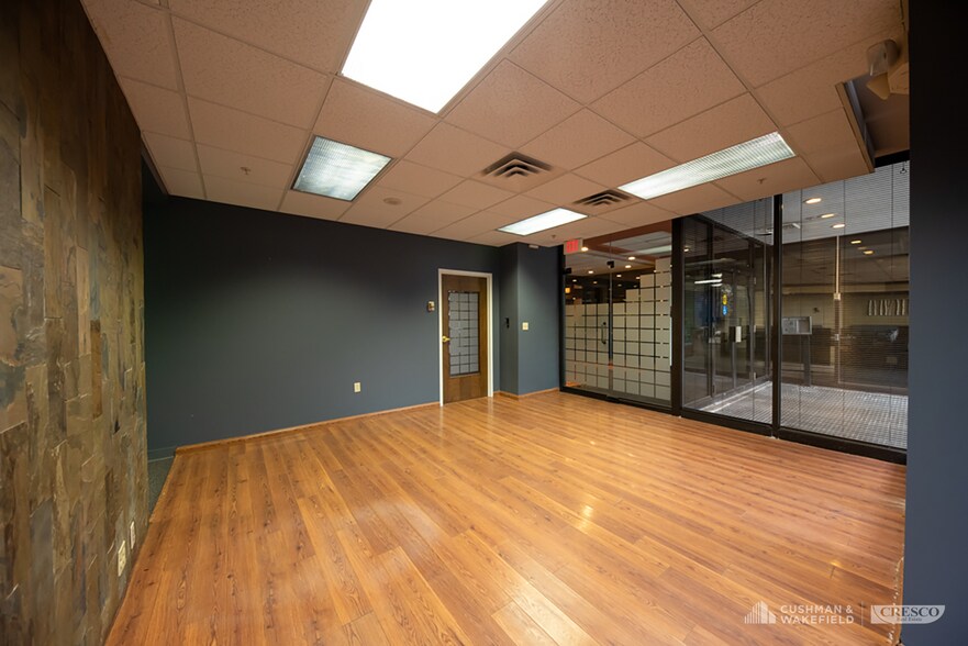 More Photos Of 23240 Chagrin Blvd, Beachwood Office For Lease