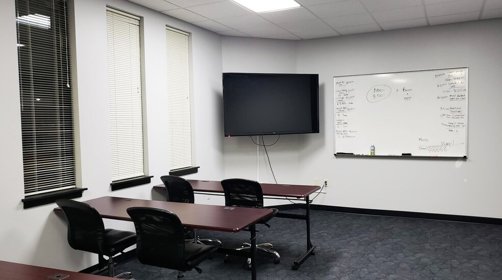 More Photos Of 1000 W Saint Joseph St, Lansing Medical For Lease