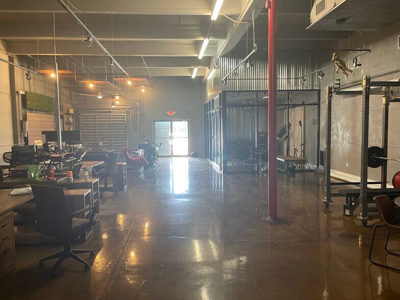 More Photos Of 525 NW 29th St, Miami Light Distribution For Lease