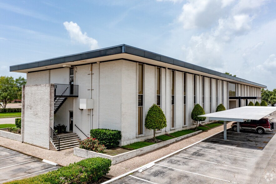 More Photos Of 16903 Buccaneer Ln, Houston Coworking Space