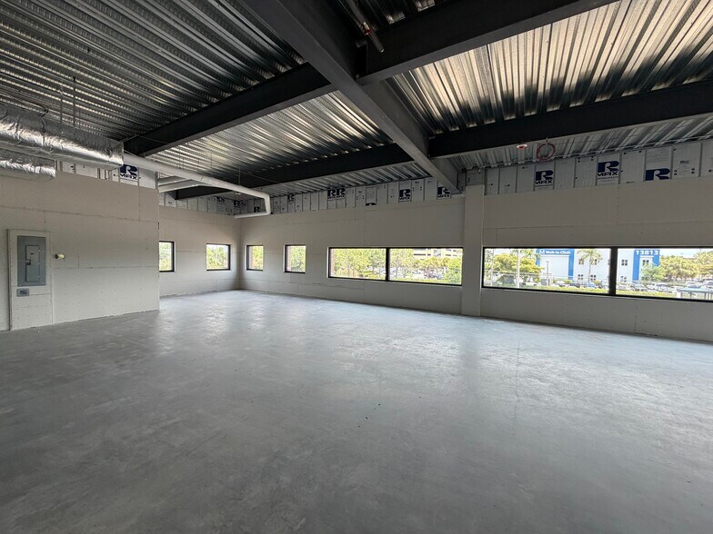 More Photos Of 13811 Metropolis Ave, Fort Myers Office For Sale