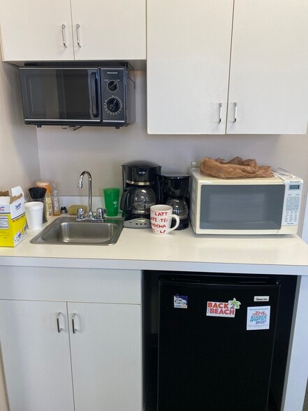 More Photos Of 2901 Breezewood Ave, Fayetteville Office For Lease