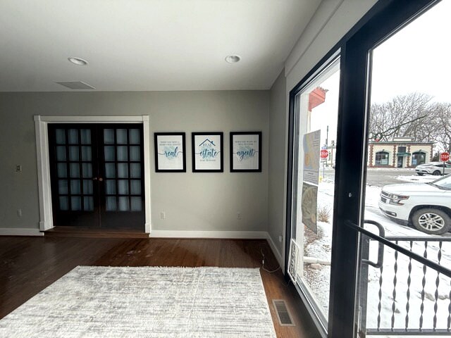 More Photos Of 256 S Water St, Marine City Storefront Retail Residential For Lease