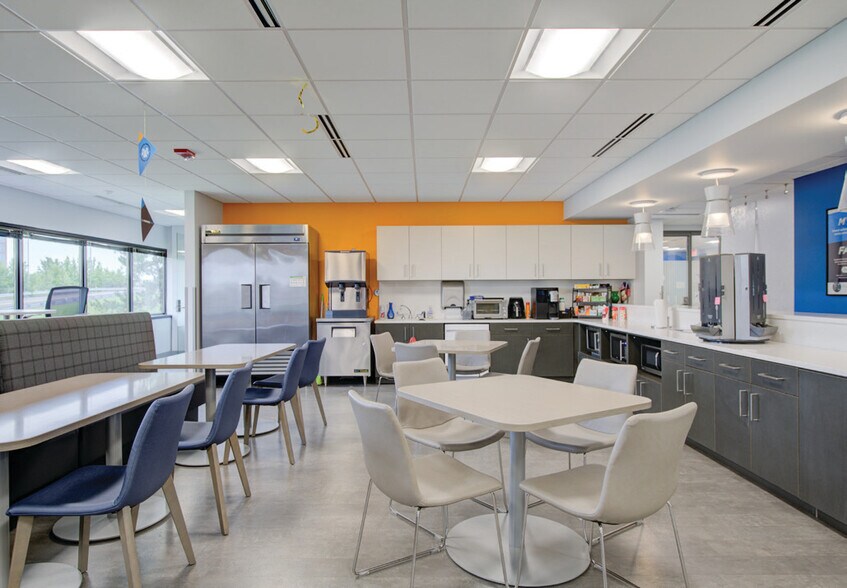 More Photos Of 1610 Des Peres Rd, Des Peres Unknown For Lease