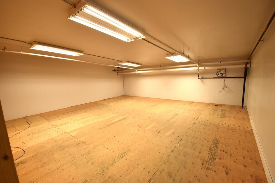 More Photos Of 9903 209 St NW, Edmonton Warehouse For Sale