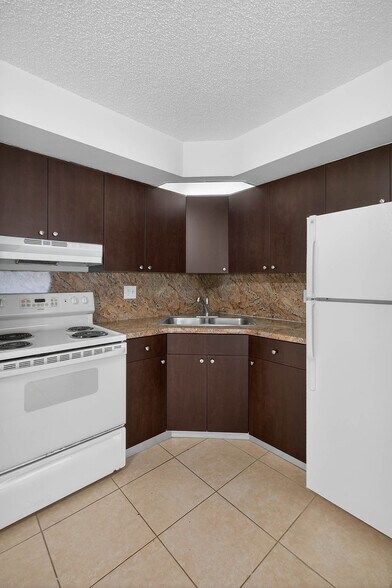 More Photos Of 3870 N Andrews Ave, Oakland Park Apartments For Sale