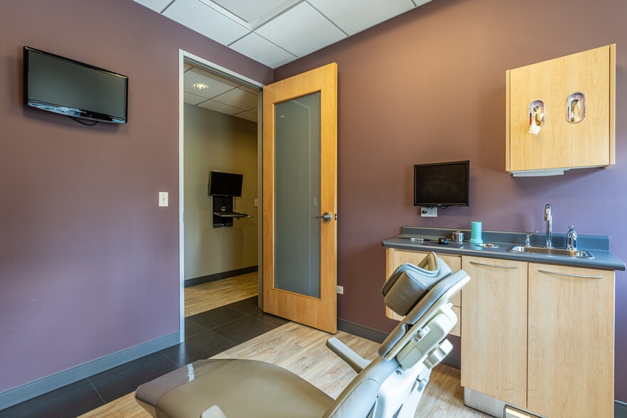 More Photos Of 50 E Washington St, Chicago Office For Sale