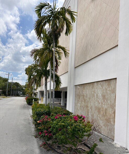 More Photos Of 4101 NW 3rd Ct, Plantation Medical For Lease