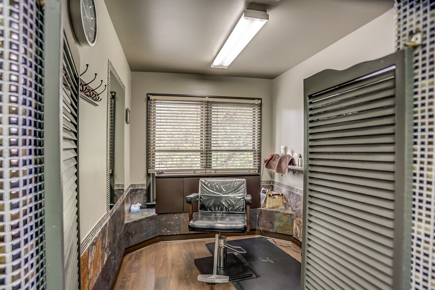 More Photos Of 1086 W Rex Rd, Memphis Freestanding For Sale