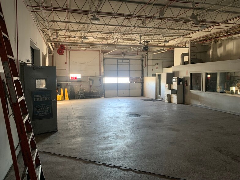 More Photos Of 8251 S Harlem Ave, Bridgeview Auto Repair For Lease