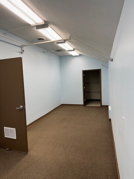 More Photos Of 5714 Central Ave, Portage Office For Sale