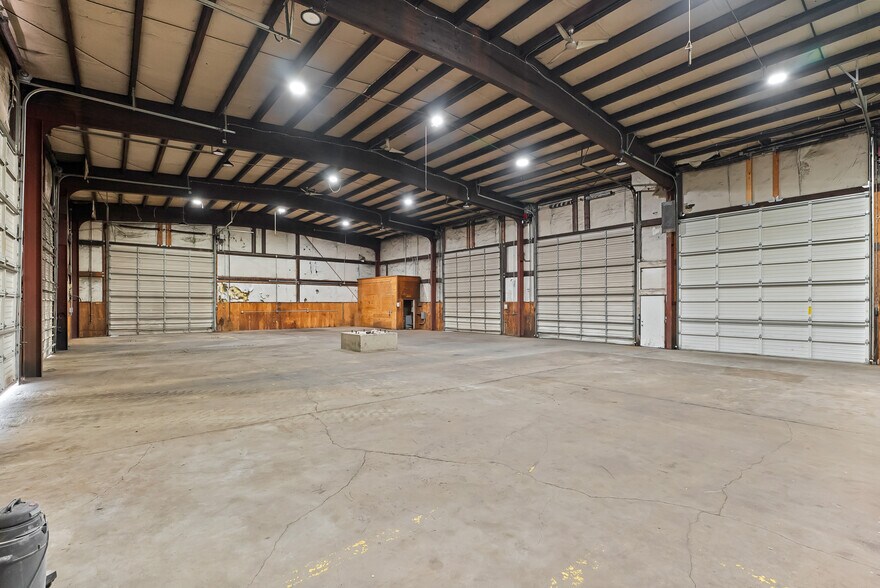 More Photos Of 180 Weyerhaeuser Dr N, Roseburg Warehouse For Sale