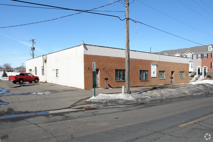 Primary Photo Of 140-150 Jackson Ave N, Hopkins Service For Sale