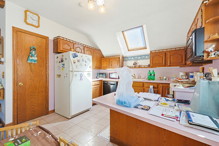 More Photos Of 1501 Lonsdale Ave, Lincoln General Retail For Sale