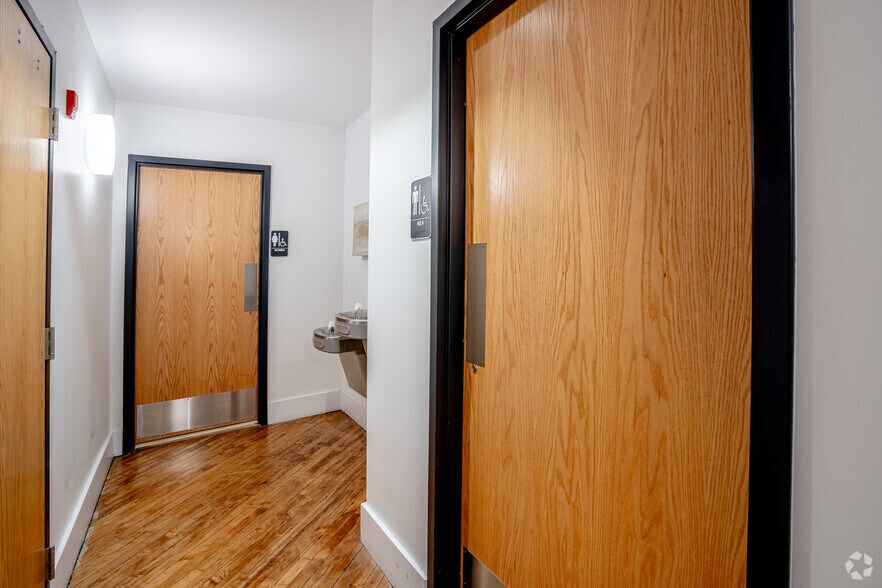 More Photos Of 2000 W Marshall St, Richmond Office For Lease