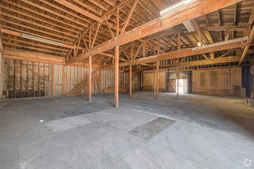 More Photos Of 1808 Firestone Blvd, Los Angeles Light Distribution For Sale