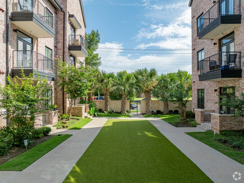 More Photos Of 4910 E 7th St, Austin Coworking Space