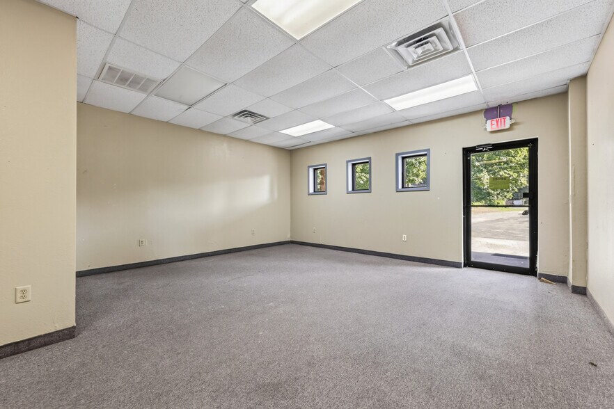 More Photos Of 1006 E Colby St, Whitehall Storefront Retail Office For Sale