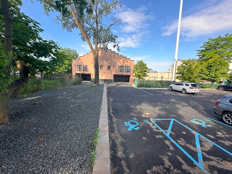 More Photos Of 217 Main St, Staten Island Storefront Retail Residential For Lease