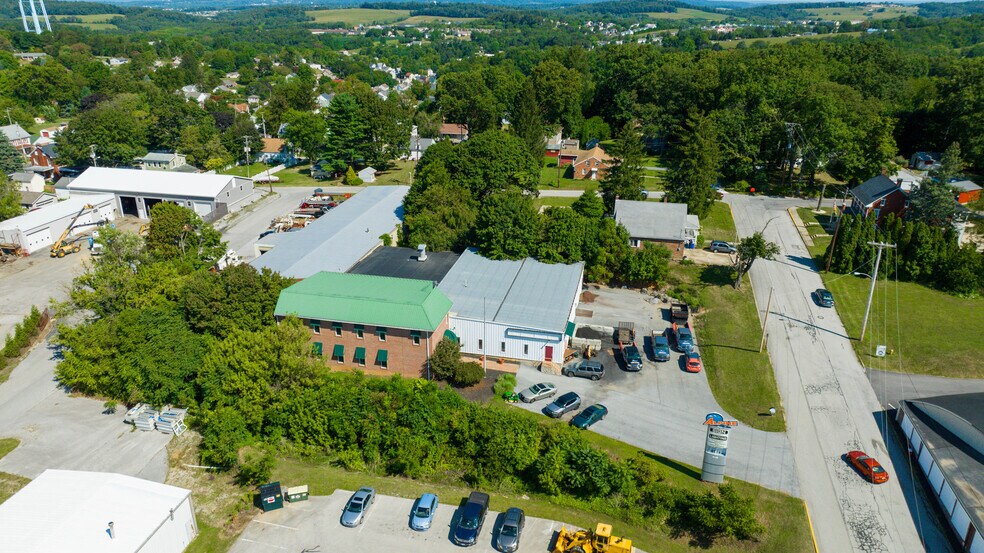 More Photos Of 280 N Park St, Dallastown Warehouse For Lease