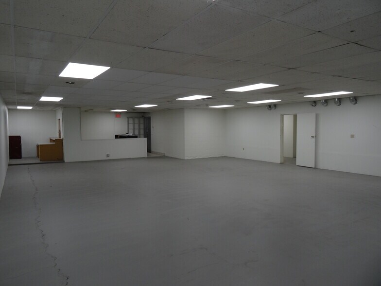 More Photos Of 3517 17th Ave SE, Calgary Storefront Retail Office For Lease