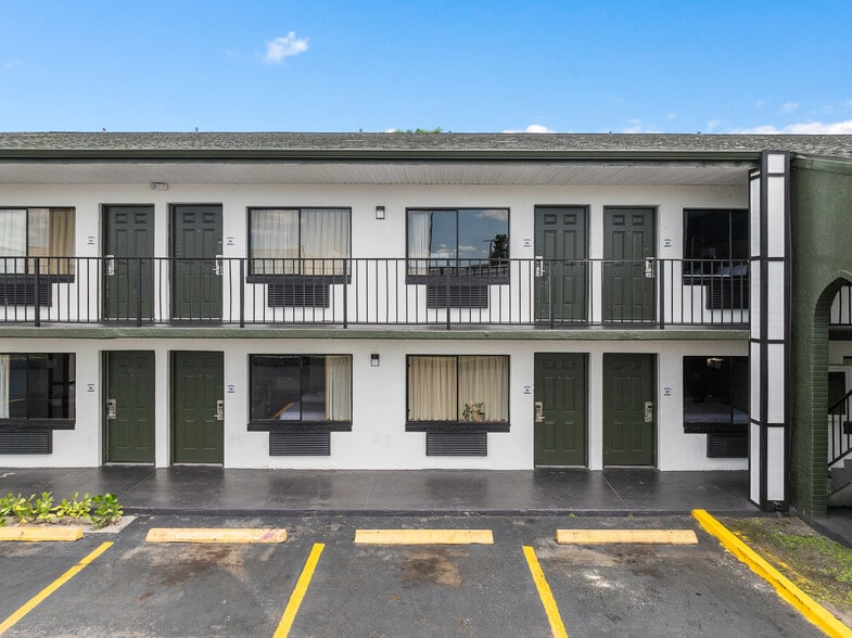 More Photos Of 3956 W Colonial Dr, Orlando Hotel For Sale