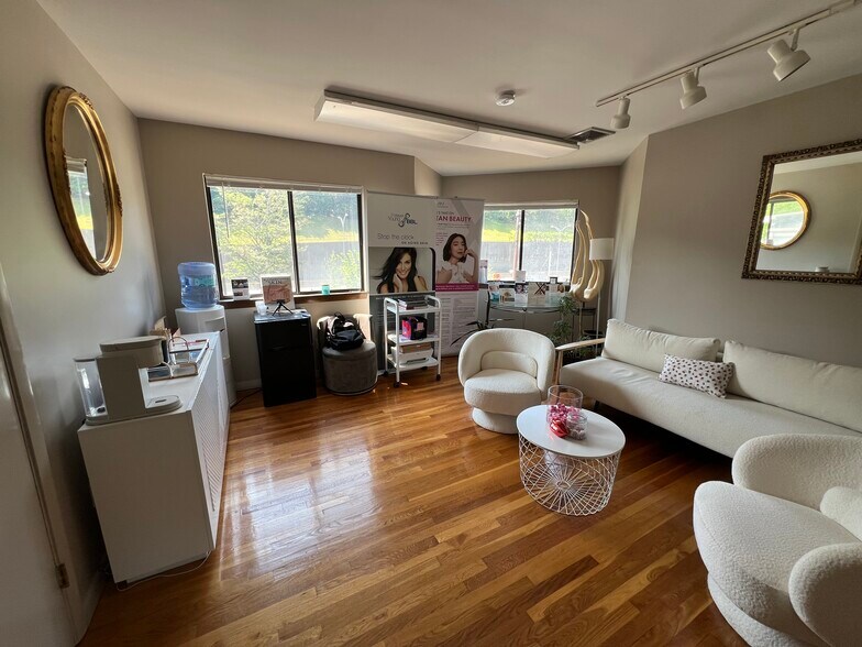 More Photos Of 1111-1113 Washington St, Newton Office For Lease