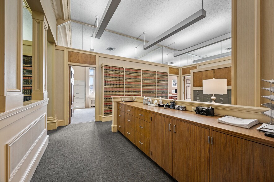 More Photos Of 24 W 6th Ave, Helena Office For Lease