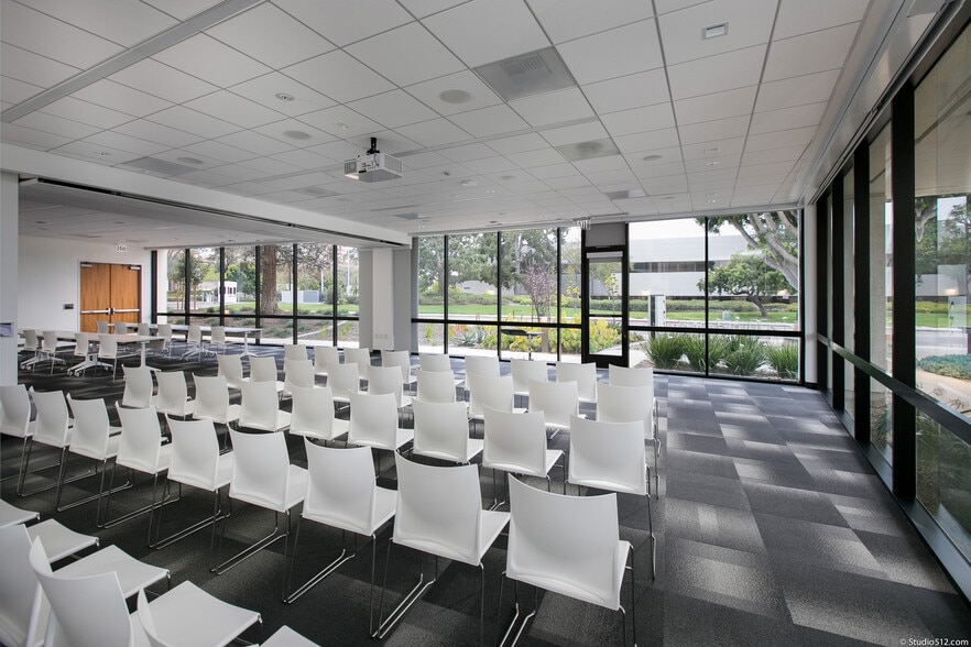 More Photos Of 959 Skyway Rd, San Carlos Unknown For Lease