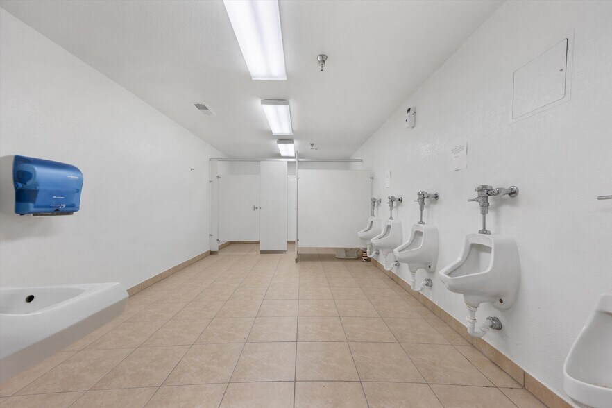 More Photos Of 6701 Niles St, Bakersfield Daycare Center For Sale