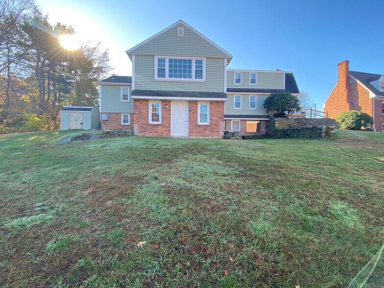 More Photos Of 381 Hubbard St, Glastonbury Loft Creative Space For Lease