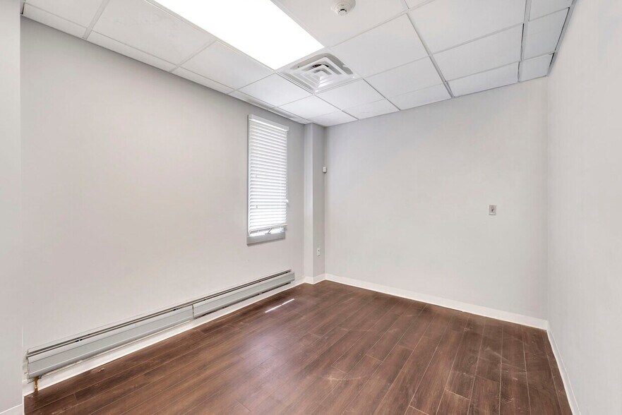 More Photos Of 101-105 Dutch Hill Rd, Orangeburg Office For Sale
