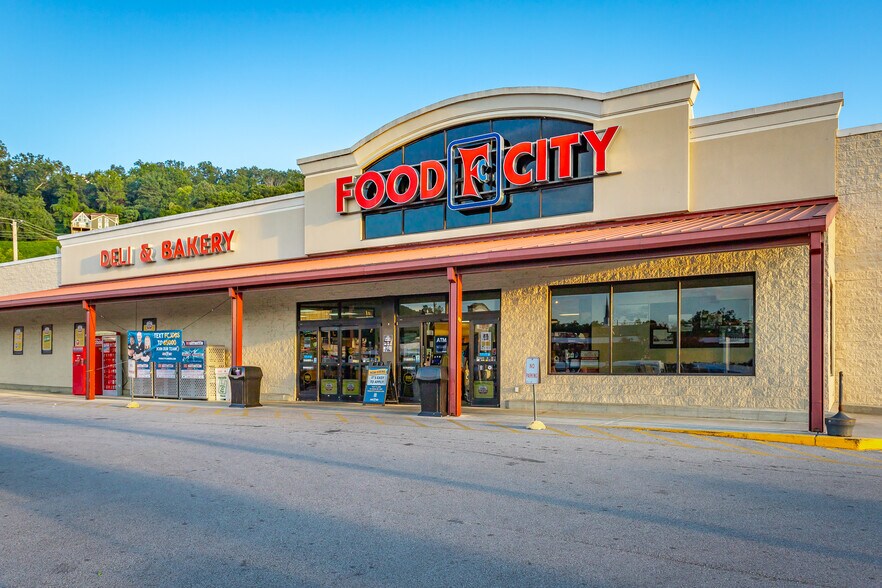 Primary Photo Of 319 Chickamauga Ave, Rossville Supermarket For Lease