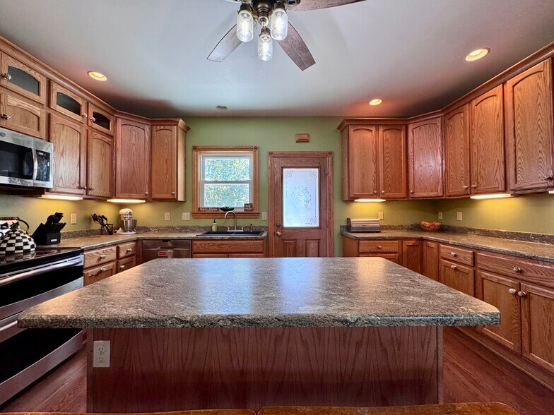 More Photos Of 1415 4th St, Fulton Storefront Retail Residential For Sale