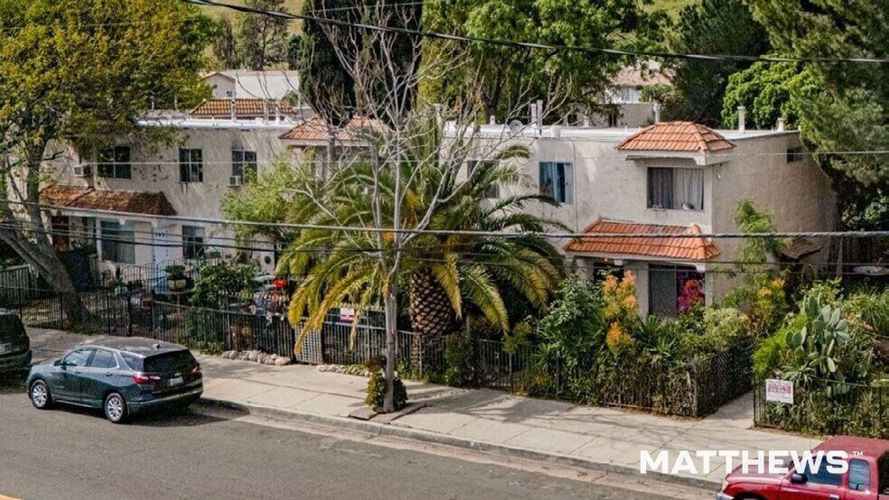 More Photos Of 9015 Owensmouth Ave, Canoga Park Apartments For Sale