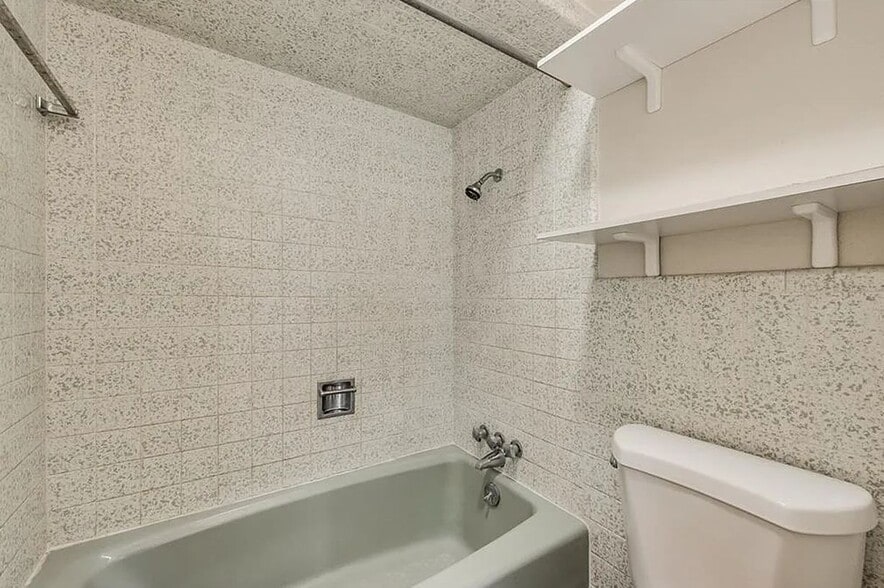 More Photos Of 722 E Wheatland Rd, Duncanville Office For Sale