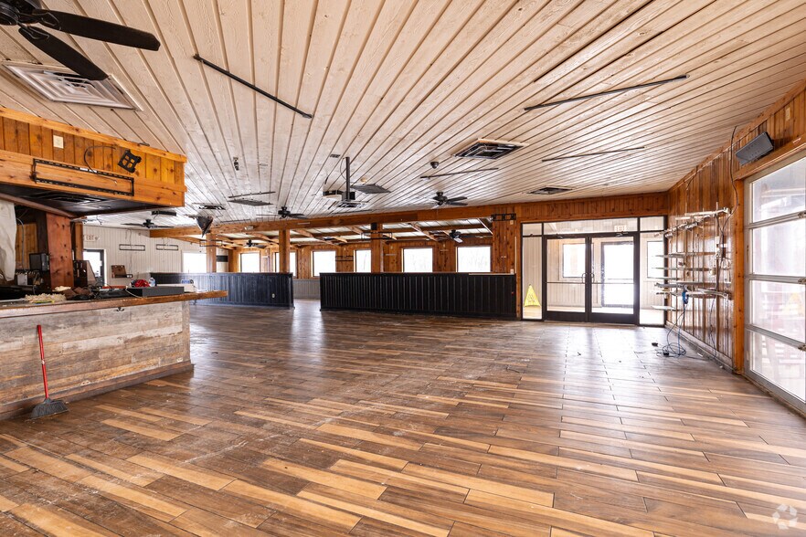 More Photos Of 3241 Horizon Dr, Springfield Restaurant For Sale