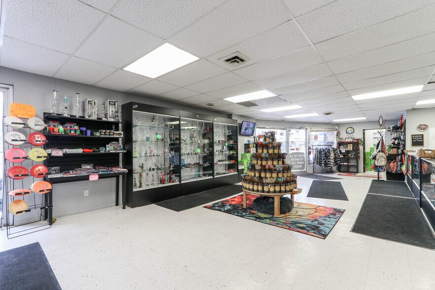 More Photos Of 1301-1305 S Central Ave, Marshfield Convenience Store For Sale