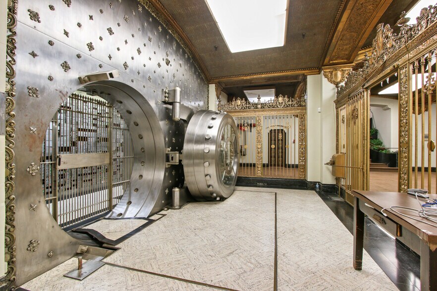 More Photos Of 855 S Hill St, Los Angeles Office For Lease