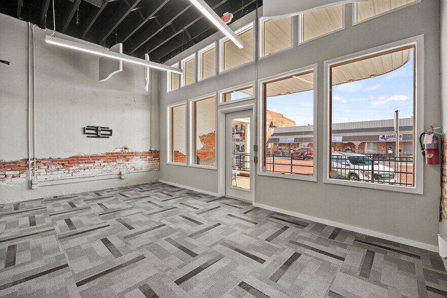 More Photos Of 111 N 4th St, Wills Point Freestanding For Sale