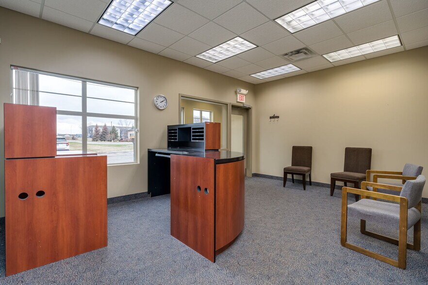 More Photos Of 120 Augusta Ct N, Mankato General Retail For Sale