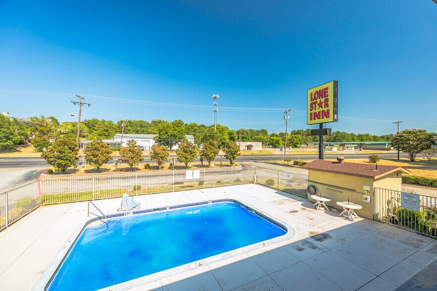 More Photos Of 3236 W Gentry Pkwy, Tyler Hotel For Sale