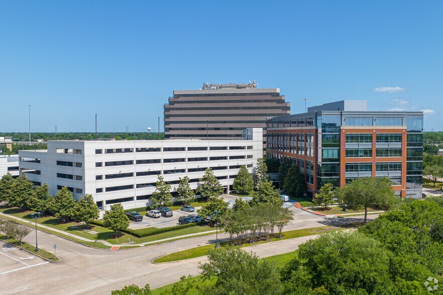 More Photos Of 3 Sugar Creek Center Blvd, Sugar Land Office For Lease