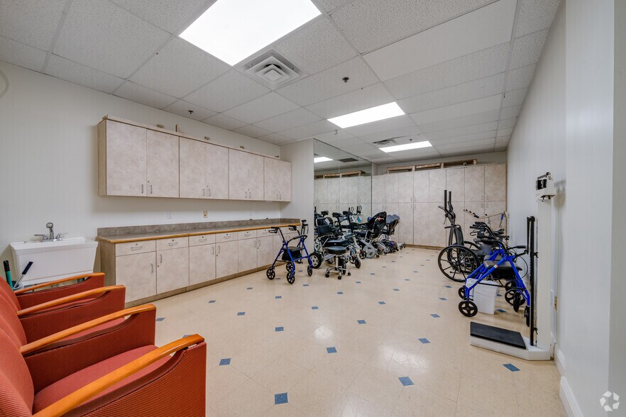 More Photos Of 5975 Sunset Dr, Miami Medical For Lease